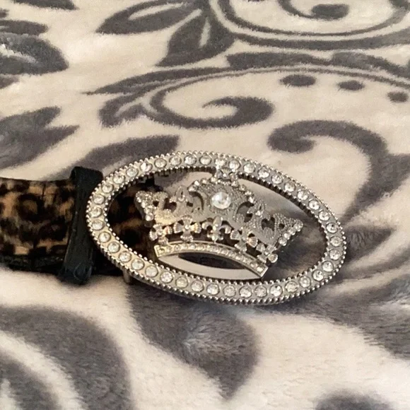 Belt with Crown Belt Buckle - Picture 4 of 7